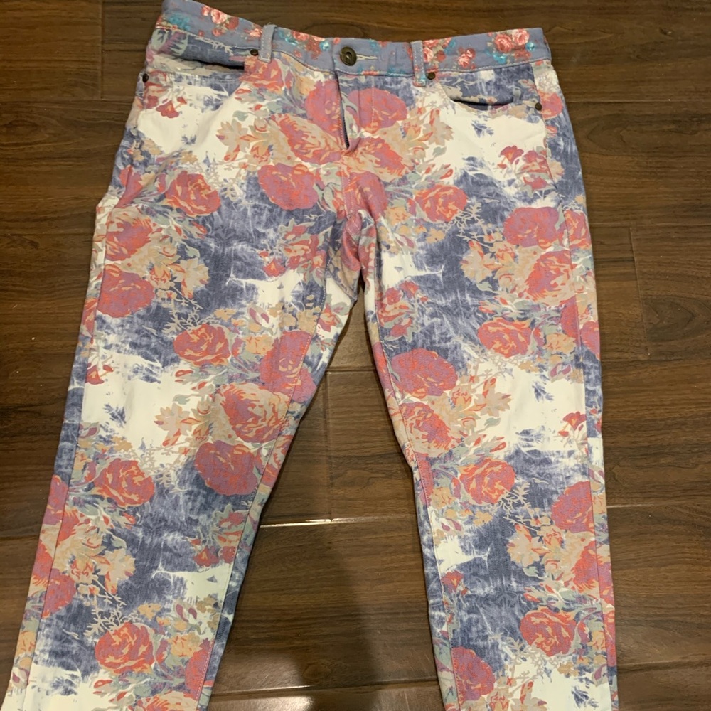 Free people Blank NYC floral Capri Jeans